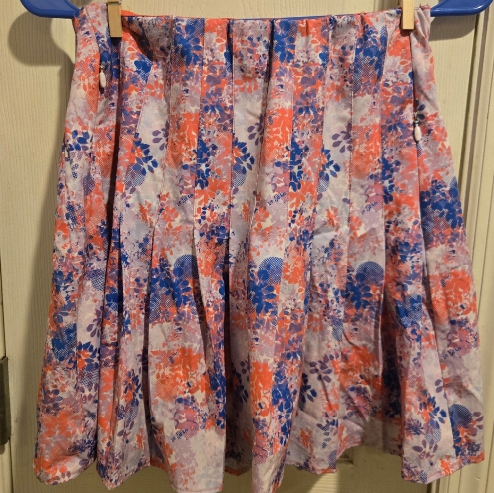 Kyodan Golf Skort. Pink/blue floral pattern. Zipper pockets. Womens XS